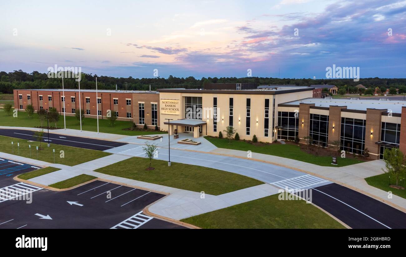 Flowood, MS - 9. Juli 2021: Die neue Northwest Rankin High School in Flowood, MS, die im Herbst 2021 zum ersten Mal für Studenten eröffnet wurde Stockfoto