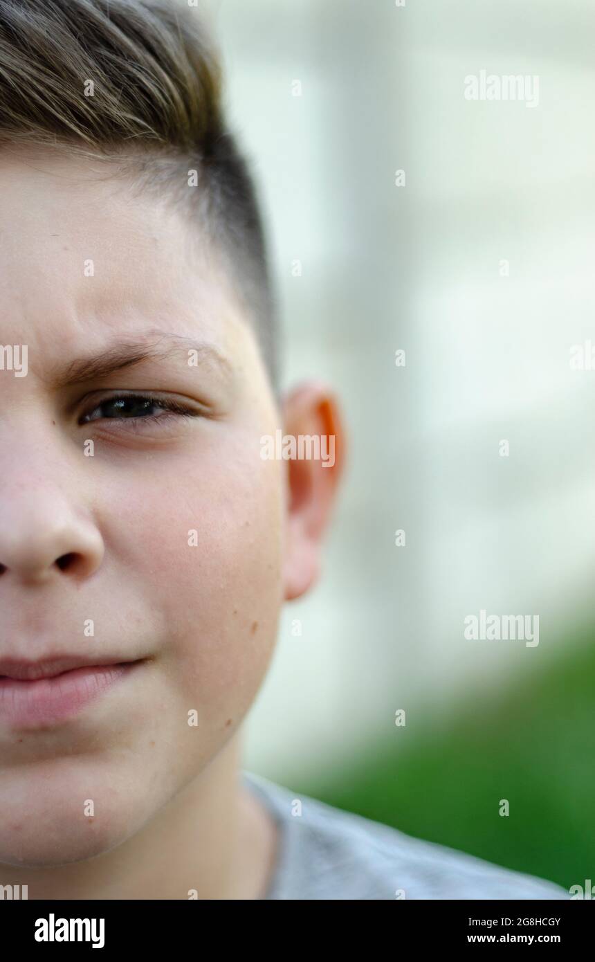 Porträt eines Jungen im Alter von 11 Jahren Stockfoto