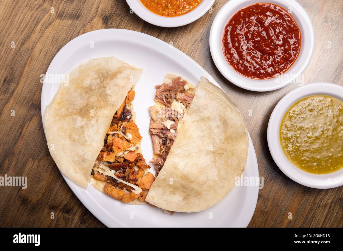 Pastor Fleisch Tacos mit Mais-Tortillas. Traditionelles mexikanisches Essen. Stockfoto