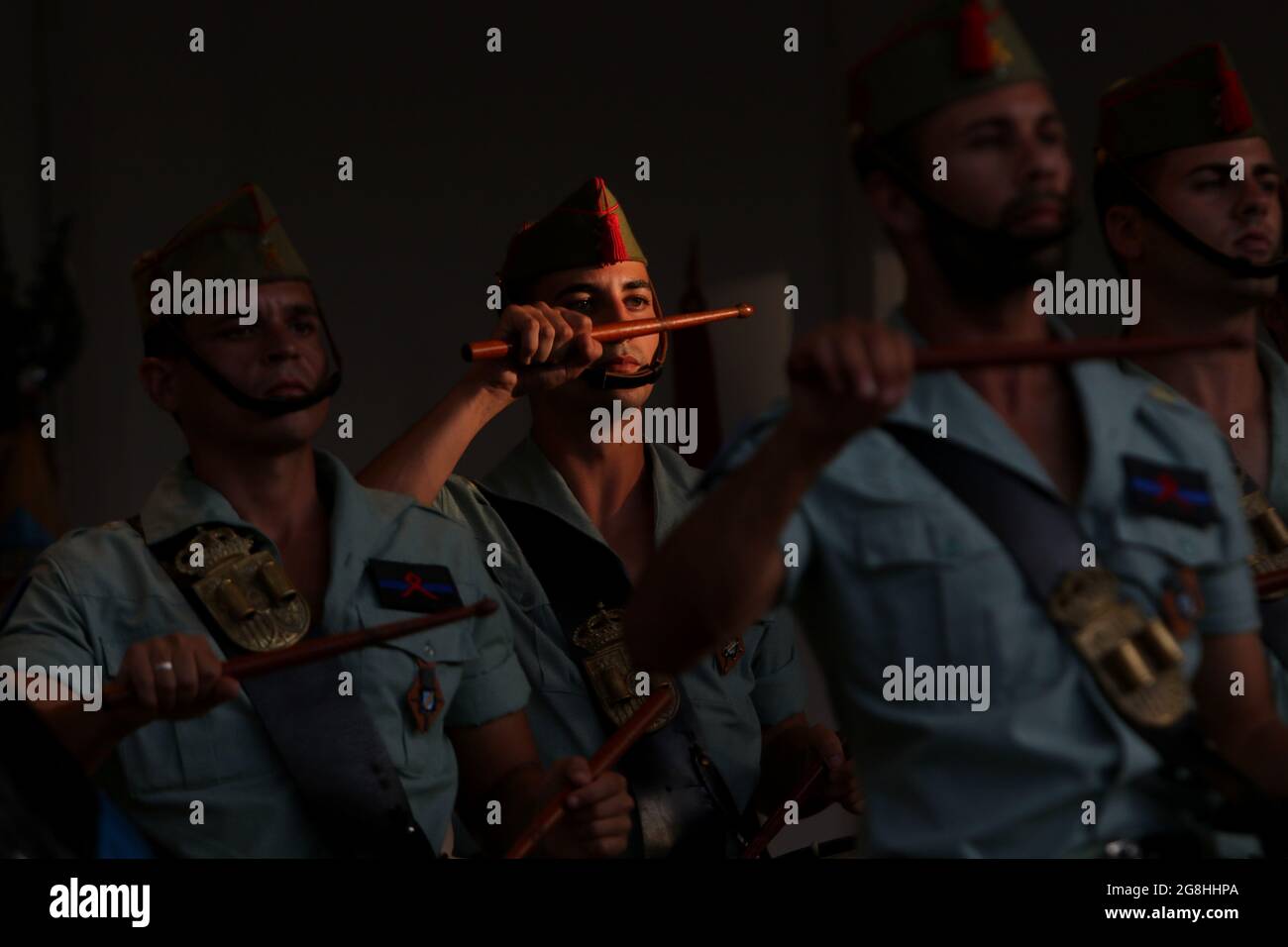 20. Juli 2021: 20. Juli 2021 (Malaga) Musiklegionäre zum 100. Jahrestag der Hymne des Bräutigams des Todes Malaga erinnert daran, dass es die erste Stadt war, in der sie mit einer Hommage in der Stimme von Virginia GÃ¡mez und der Kriegsband des Tercio Alejandro Farnesio IV von La LegiÃ³n de aufgeführt wurde Ronda (Bild: © Lorenzo Carnero/ZUMA Press Wire) Stockfoto