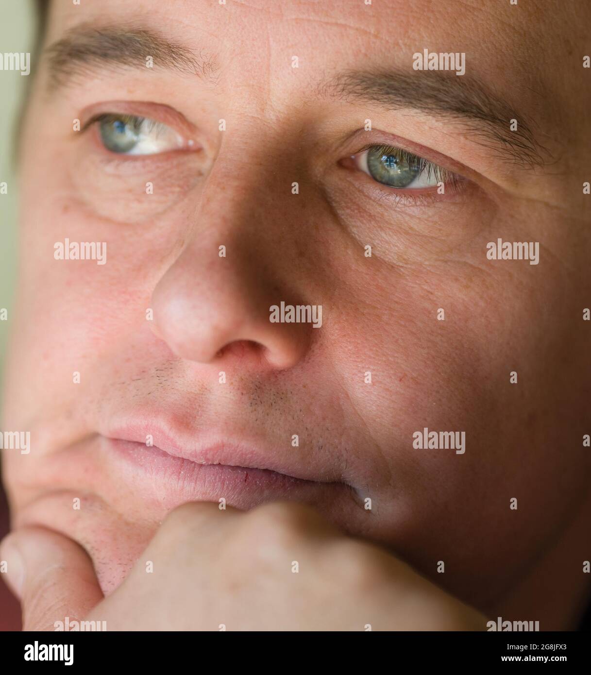 John McGuinness in seinem Haus in Morecambe in England, Großbritannien. Stockfoto