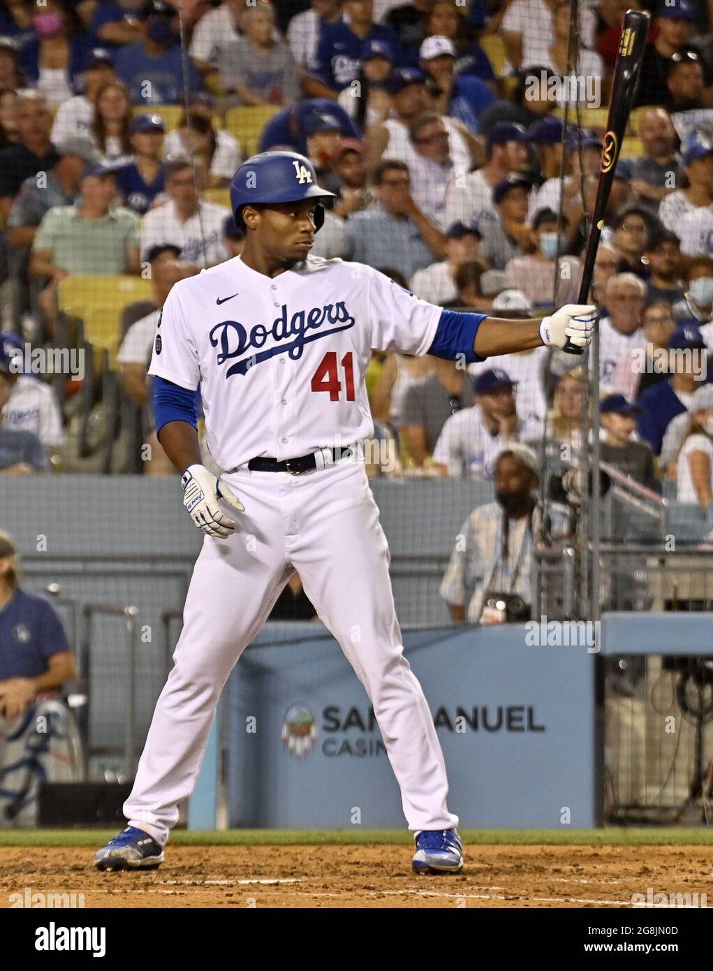 Los Angeles, Usa. Juli 2021. Josiah Gray von Los Angeles Dodgers tritt beim dritten Inning im Dodger Stadium in Los Angeles am Dienstag, dem 20. Juli 2021, zum ersten Mal in der Major League auf. Der oberste Interessent gab vier Läufe in vier Innings auf. Er gab drei Homer ab. Die Dodgers schlugen die Giganten 8-6. Foto von Jim Ruymen/UPI Credit: UPI/Alamy Live News Stockfoto