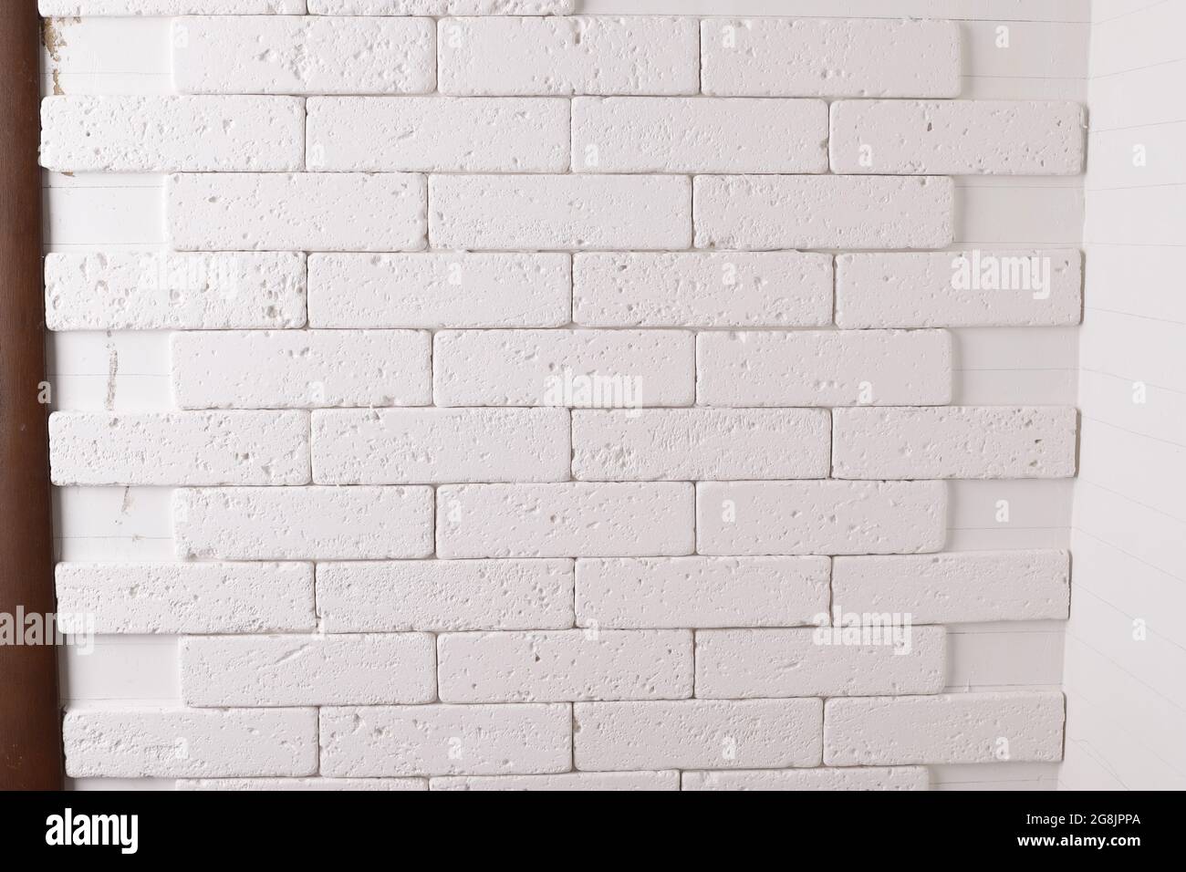 Moderne weiße Vintage Backstein Wand Textur für Hintergrund Retro weiß gewaschen, Old Brick Wand Oberfläche Grunge Shabby Hintergrund verwitterte Textur gefärbt Stockfoto