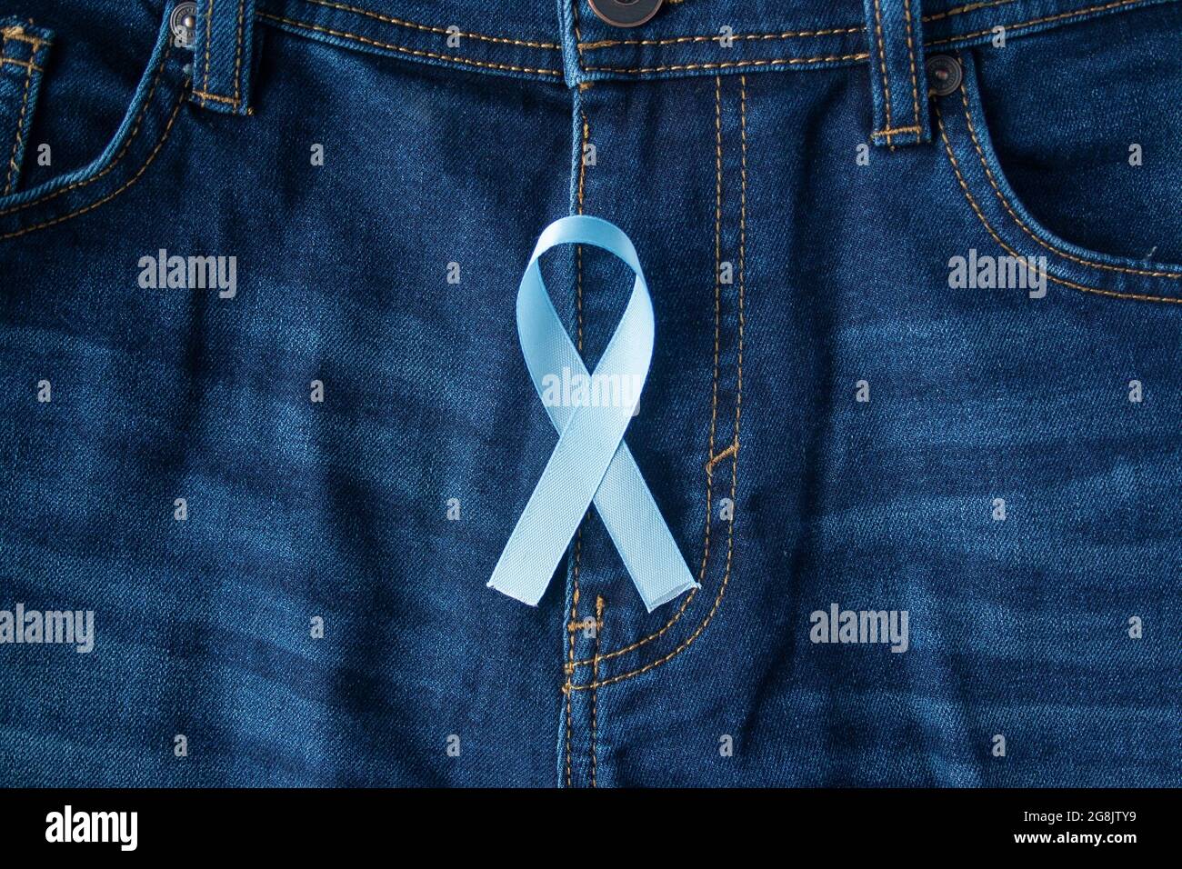 Prostatakrebs Bewusstsein, Licht Blue Ribbon Stockfoto