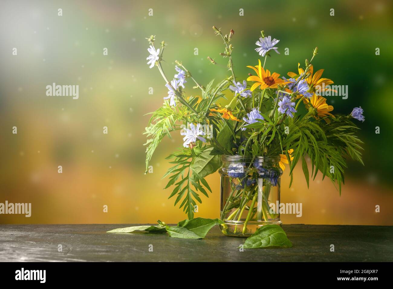 Helle bunte Bouquet von Garten und Wildblumen selektiven Fokus Stockfoto