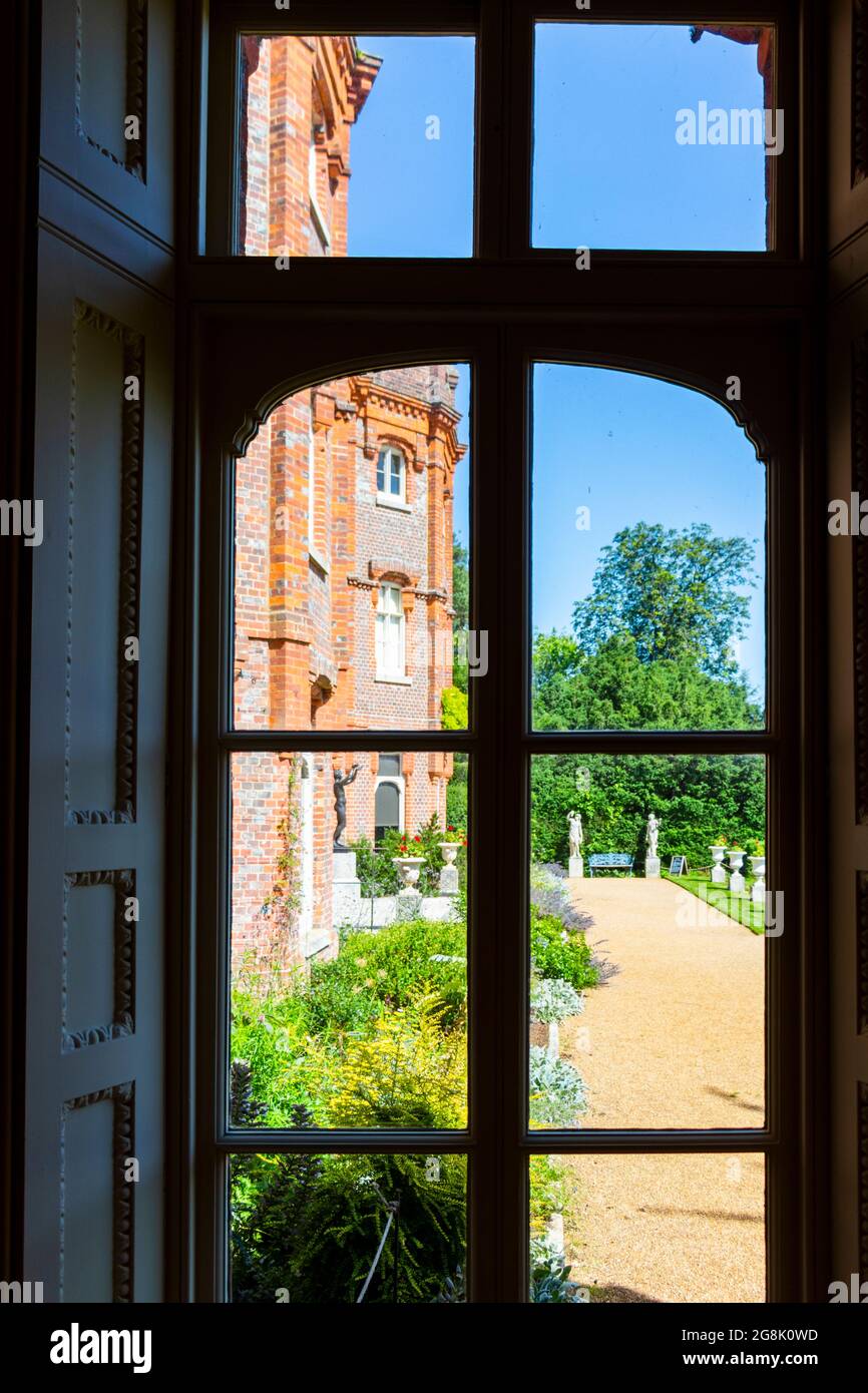 Hughenden Manor durch das reich verzierte Fenster, High Wycombe, geführt Stockfoto