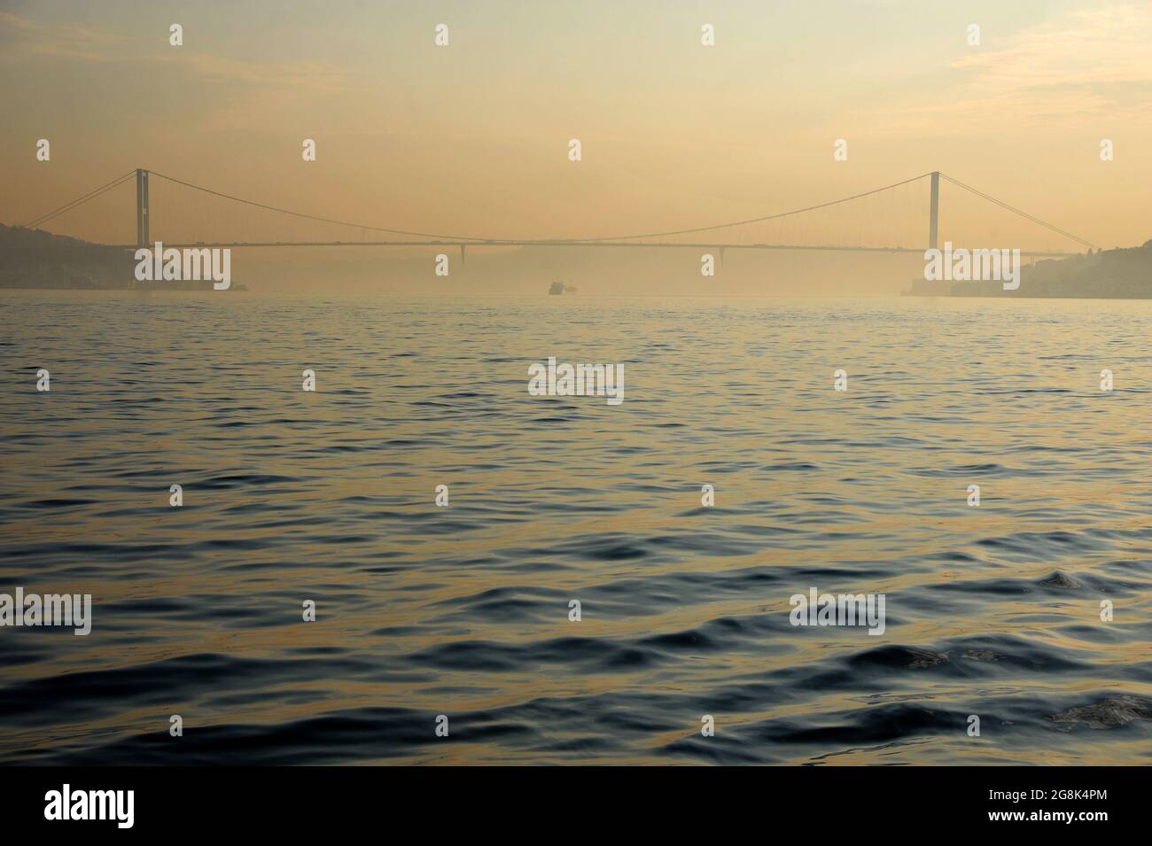 Juli 15 Märtyrer Brücke Blick vom Meer bei Sonnenuntergang Stockfoto