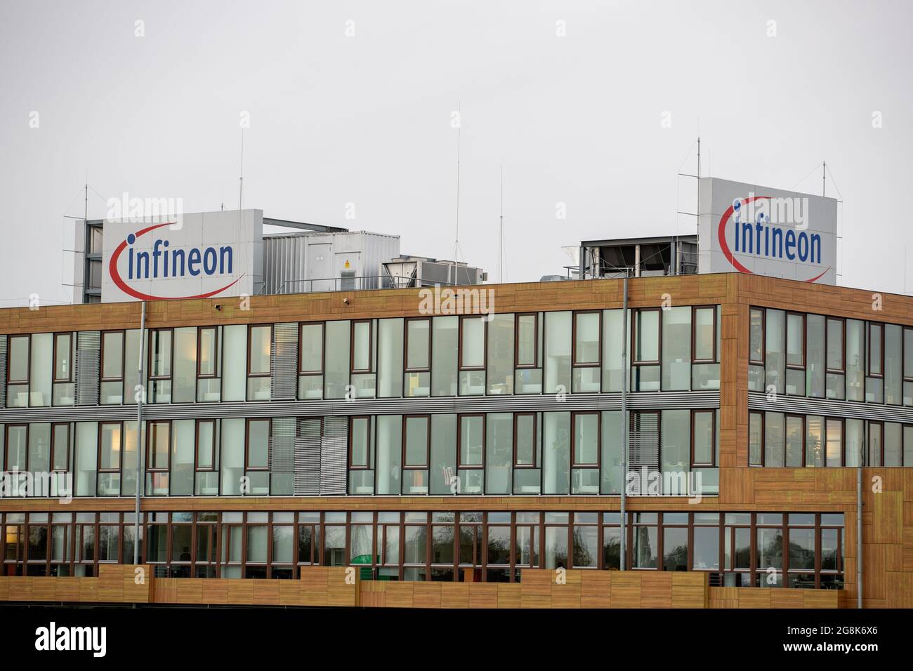 Infineon Hauptgebäude in Neubiberg bei München am 12. November 2019. Infineon Technologies AG ist ein deutscher Halbleiter Hersteller mit ungefähr 40.000 Angestellten. (Foto: Alexander Pohl/Sipa USA) Quelle: SIPA USA/Alamy Live News Stockfoto