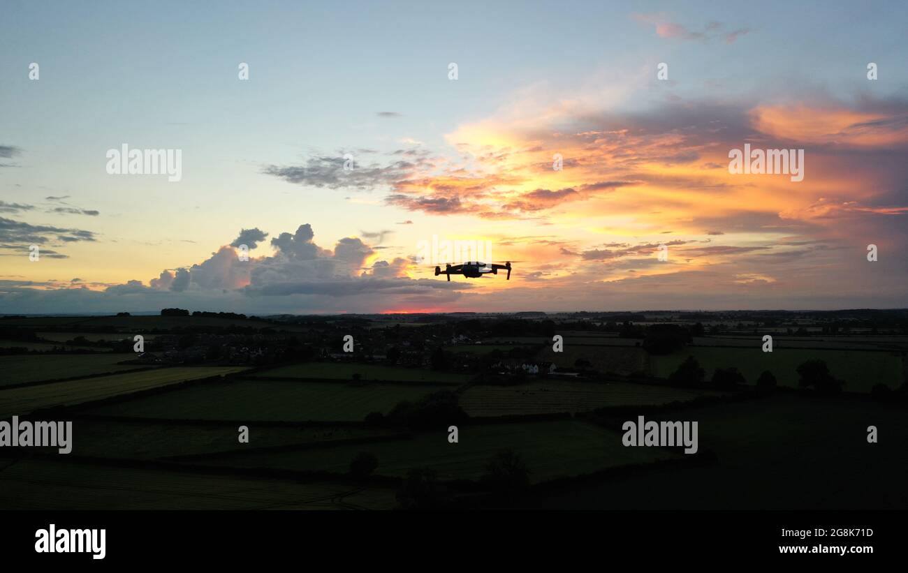 Mavic Air im Flug bei Sonnenuntergang mit der Drohne Stockfoto
