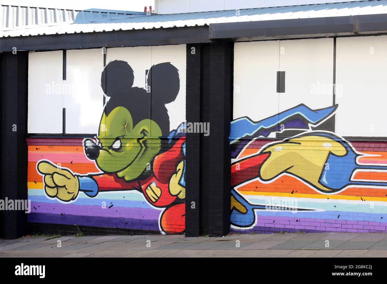 Mickey Mouse rasenden Wandbild auf dem Gelände des ehemaligen Supermarkts, New Brighton, Wirral Stockfoto