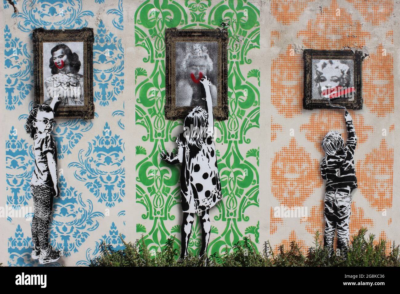Rude Kids - Street Art von Dotmasters in New Brighton, Wirral, Großbritannien Stockfoto