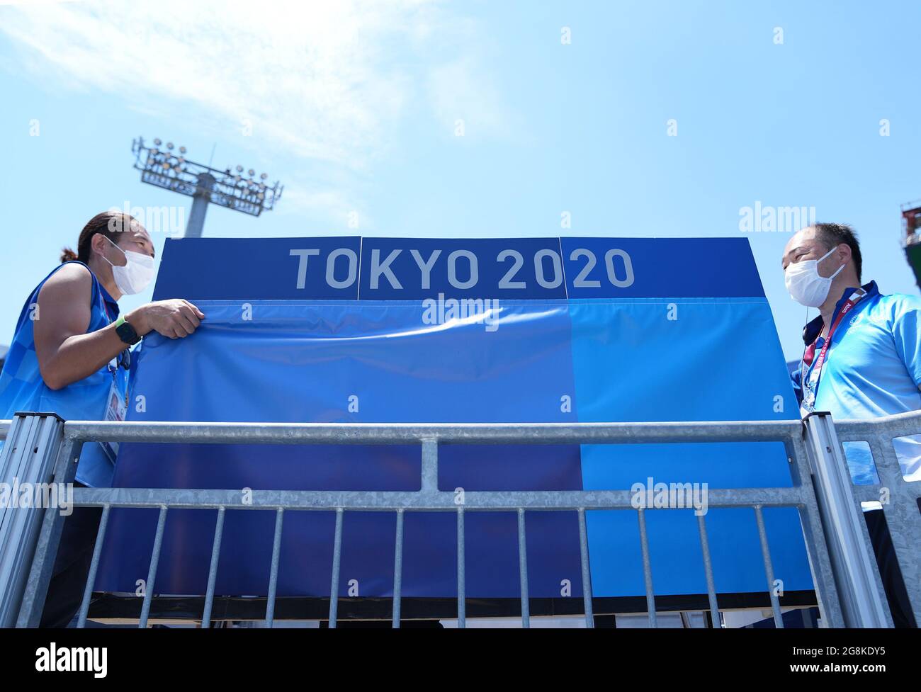 Tokio, Japan. Juli 2021. Mitarbeiter arbeiten im Shiokaze Park, wo am 21. Juli 2021 die Olympischen Spiele 2020 in Tokio, Japan, stattfinden werden. Quelle: Li He/Xinhua/Alamy Live News Stockfoto