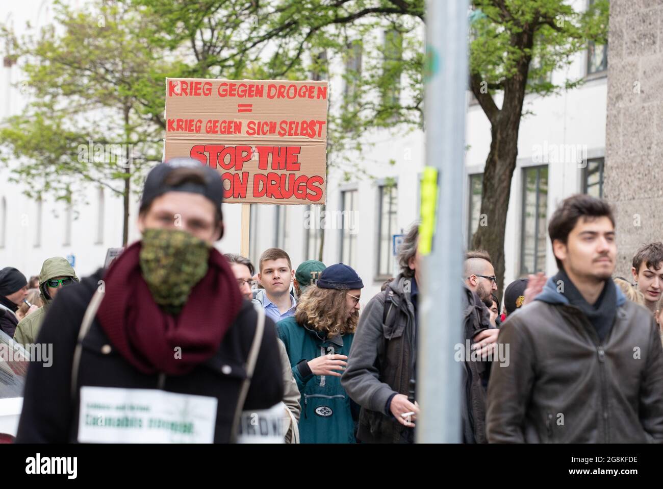 Schild lesen Stoppt den Krieg gegen Drogen. Am 11.5.2019 protestierten einige Hundert für eine neue Drogenpolitik und eine Legalisierung von Cannabis. (Foto von Alexander Pohl/Sipa USA) Stockfoto