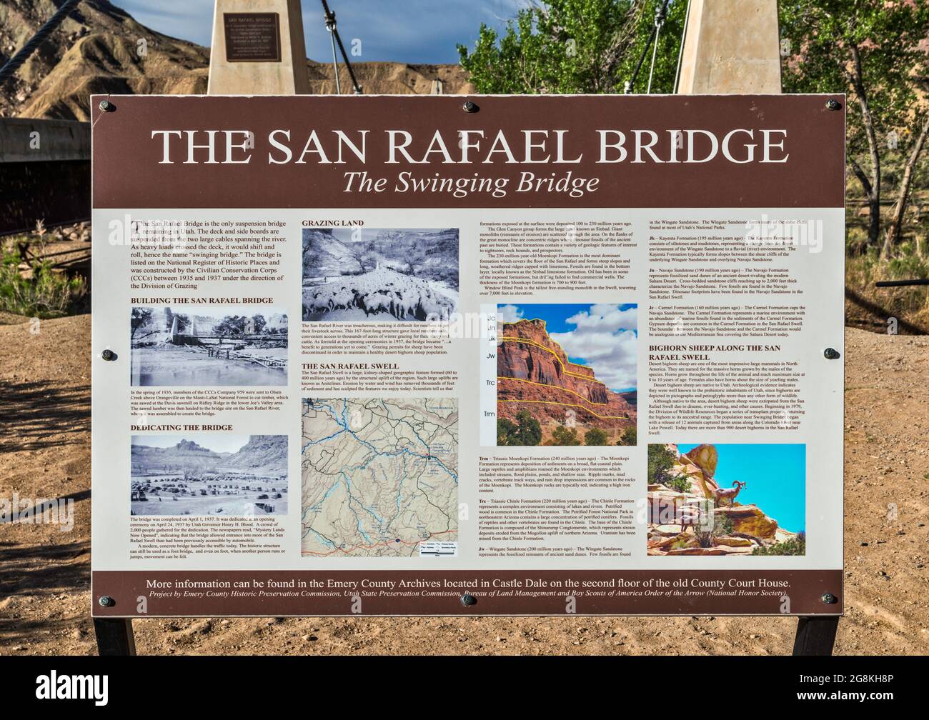 Informationsschild an der Swinging Bridge alias San Rafael Bridge, über dem San Rafael River, San Rafael Swwell Area, Utah, USA Stockfoto
