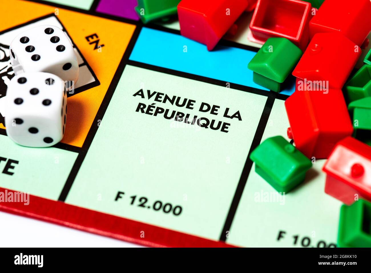 Nahaufnahme der Avenue de La Republique auf einem französischen Monopolbrett. Stockfoto