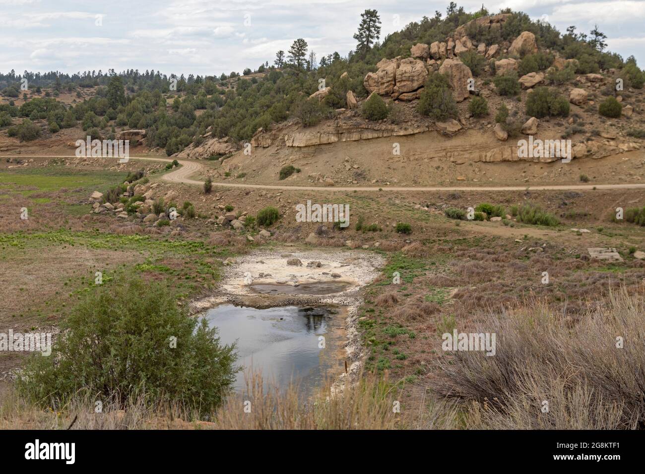 Dulce, New Mexico - der Dulce Lake auf der Jicarilla Apache Nation im Norden von New Mexico ist aufgrund der anhaltenden Dürre trocken. Stockfoto