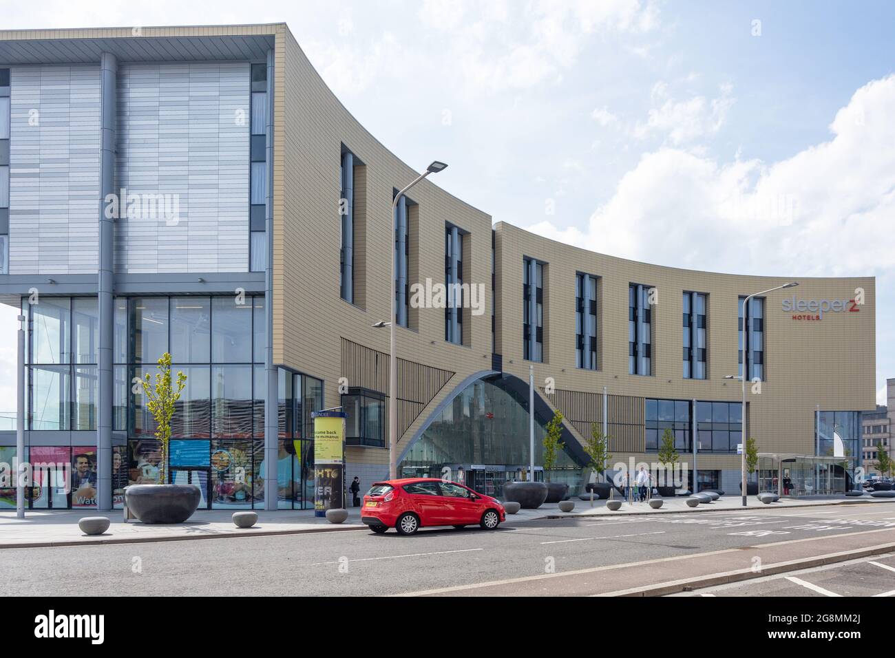 Dundee Railway Station & Sleeperz Hotel, South Union Street, Dundee City, Schottland, Großbritannien Stockfoto