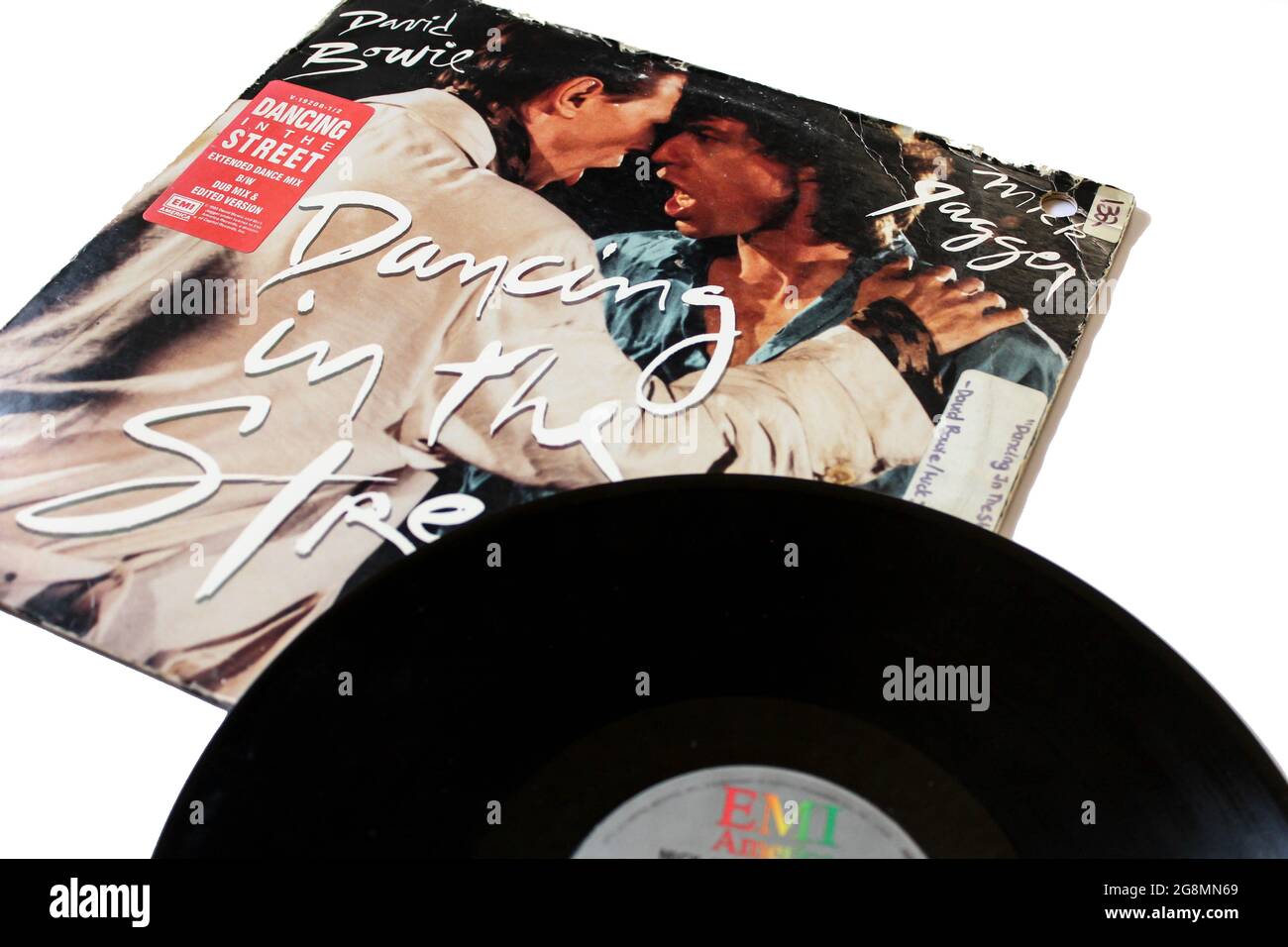 Die englischen Rock-Ikonen Mick Jagger und David Bowie Single-Song Dancing in the Street Musikalbum auf Vinyl-Schallplatte. Albumcover Stockfoto