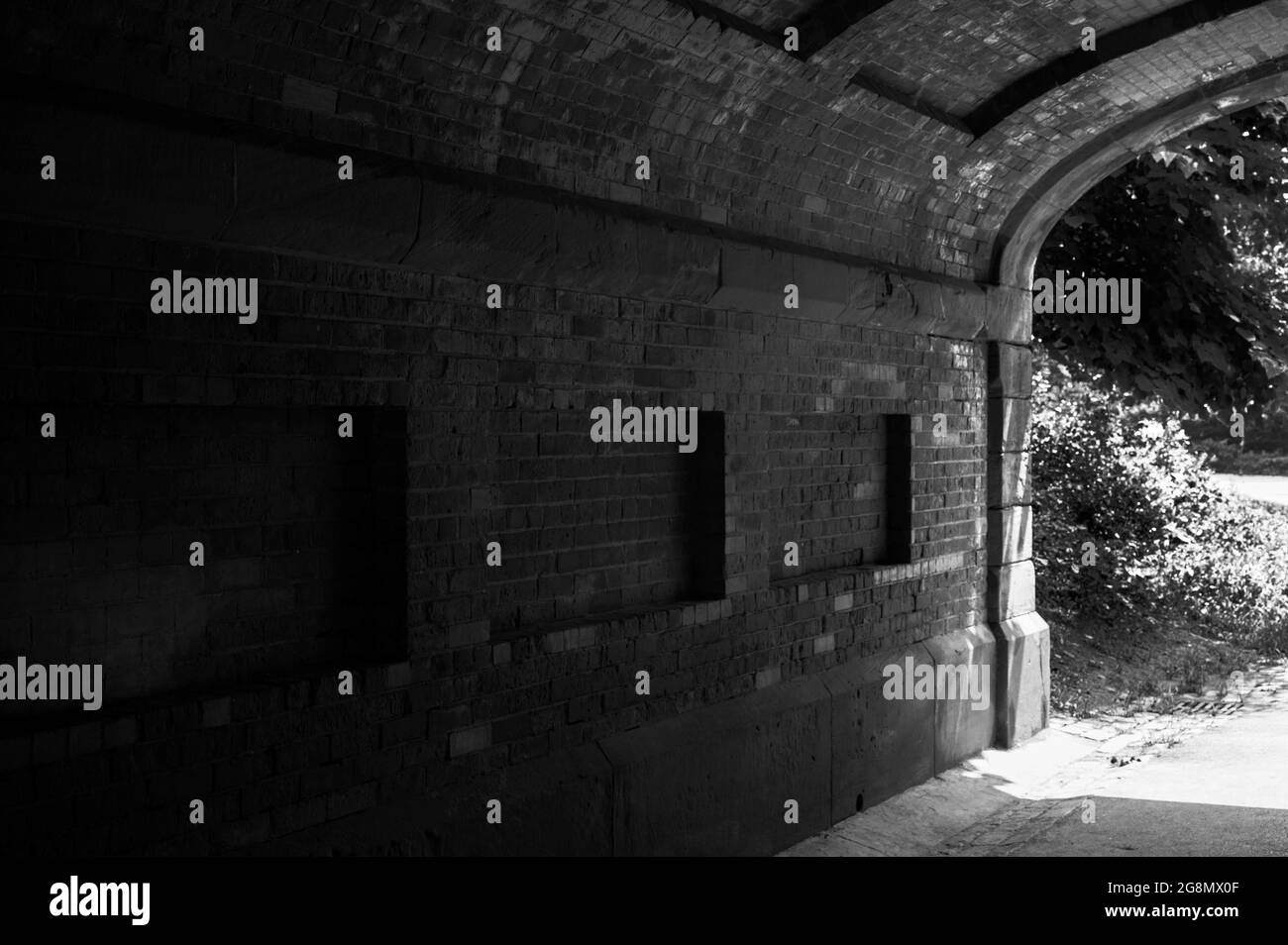 Tunnel im Central Park, NYC. Schwarzweiß-Fotografie. Stockfoto