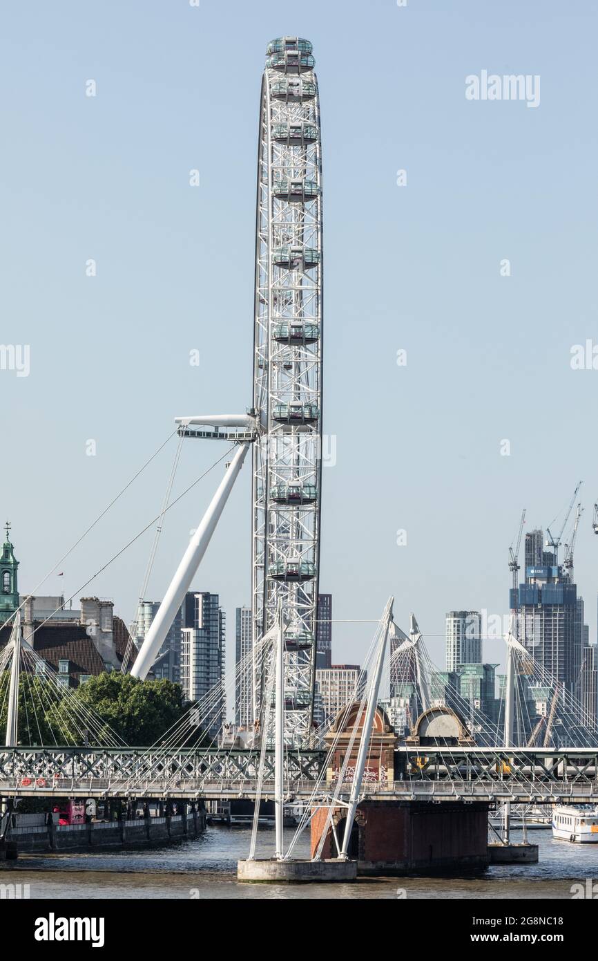 London entlang der Themse Stockfoto