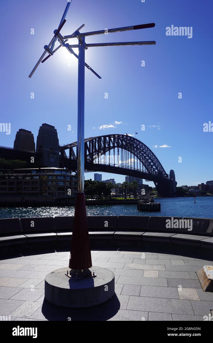 Ein LEITFADEN FÜR DIE WINDSKULPTUR in Sydney's Rocks Stockfoto