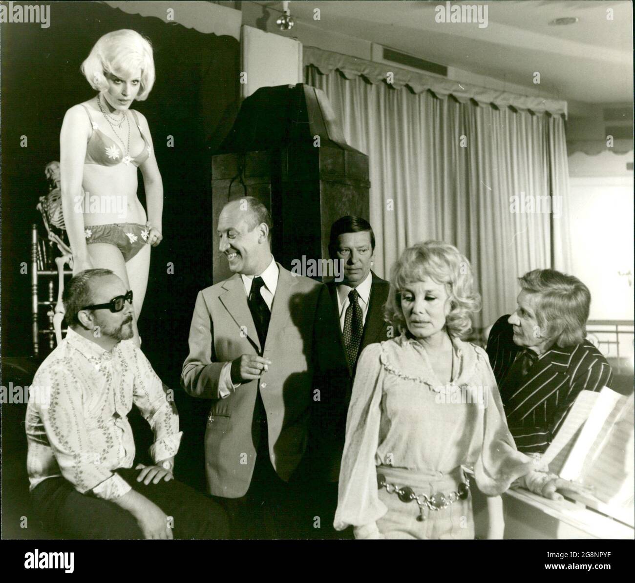 Foto einer Filmszene der KrimiSerie 'dem Täter auf der Spur'. Im Bild