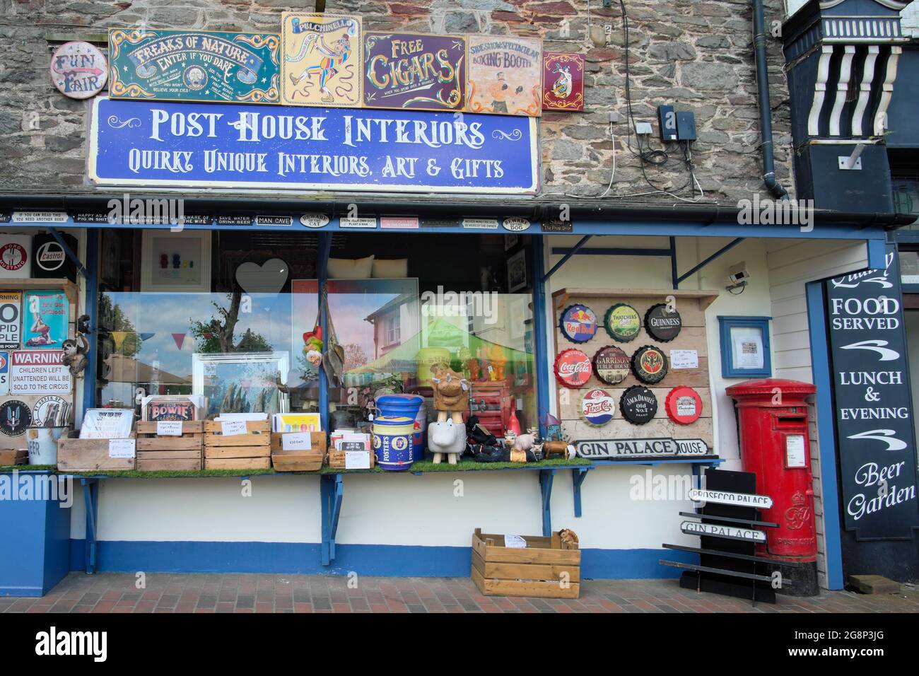 Post House Interiors ist EIN skurriler Geschenkeladen in Lynmouth North Devon England Stockfoto