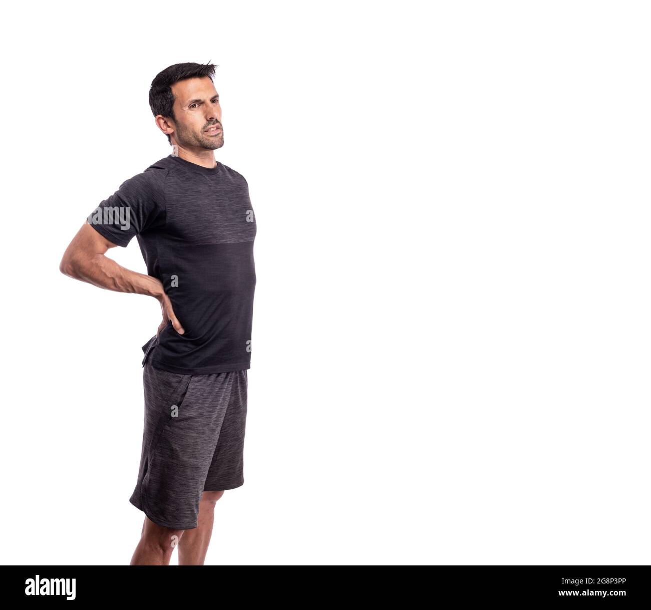 Athletischer Mann mittleren Alters mit Schmerzen in der Wirbelsäule. Auf einem isolierten weißen Hintergrund. Speicherplatz kopieren. Stockfoto