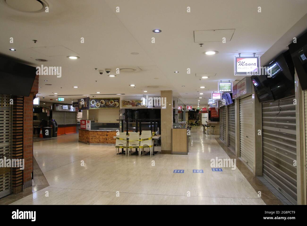 Sydney, Australien. Juli 2021. Der Food Court Hunter Connection ist aufgrund der Sperre verlassen. Kredit: Richard Milnes/Alamy Live Nachrichten Stockfoto