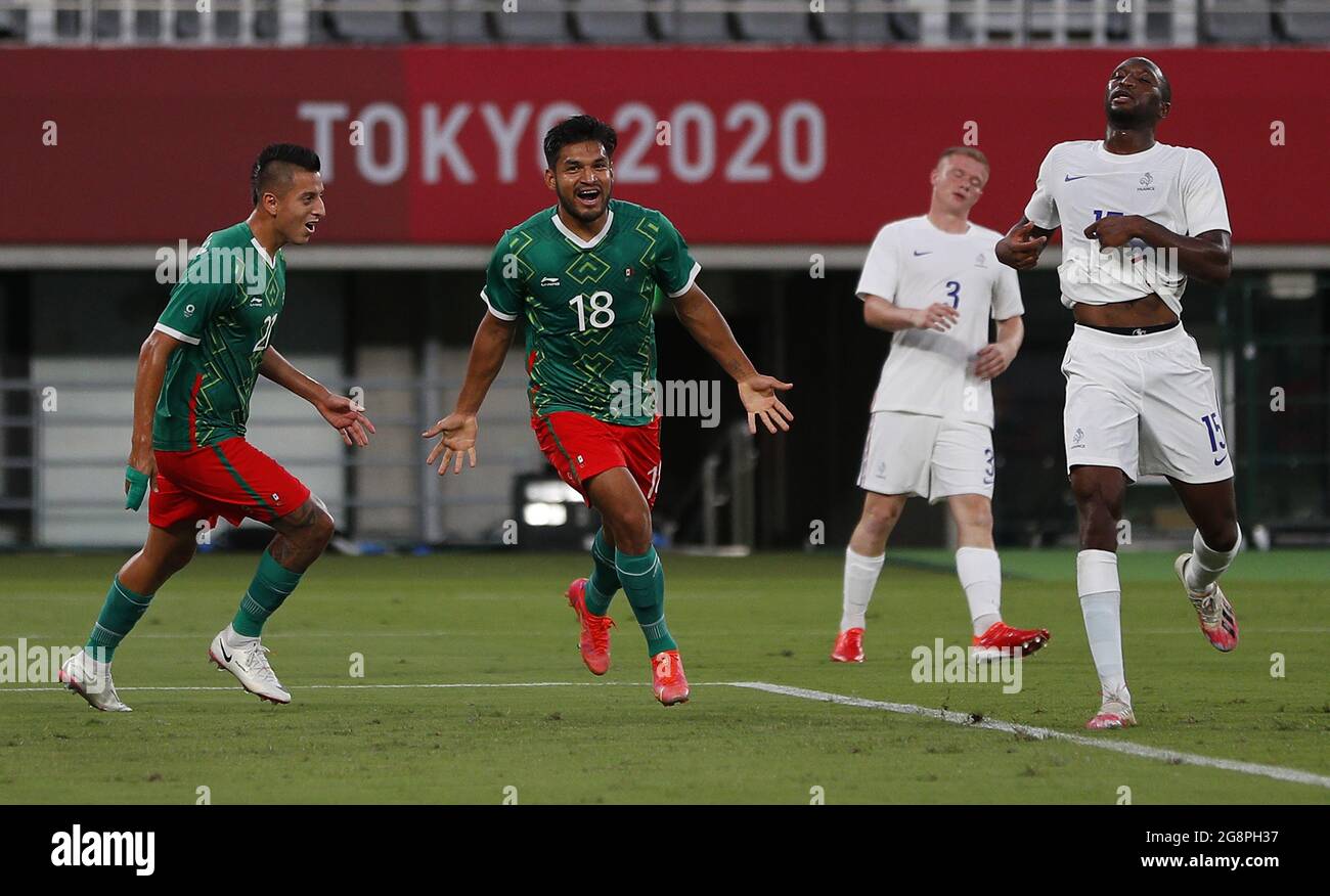 Tokio, Japan. Juli 2021. Mexikos Stürmer Eduardo Aguirre (18) feiert nach einem Treffer gegen Frankreich in einem Fußballspiel der Männergruppe A bei den Olympischen Sommerspielen in Tokio, Japan, am Donnerstag, den 22. Juli 2021. Foto von Bob Strong/UPI Credit: UPI/Alamy Live News Stockfoto