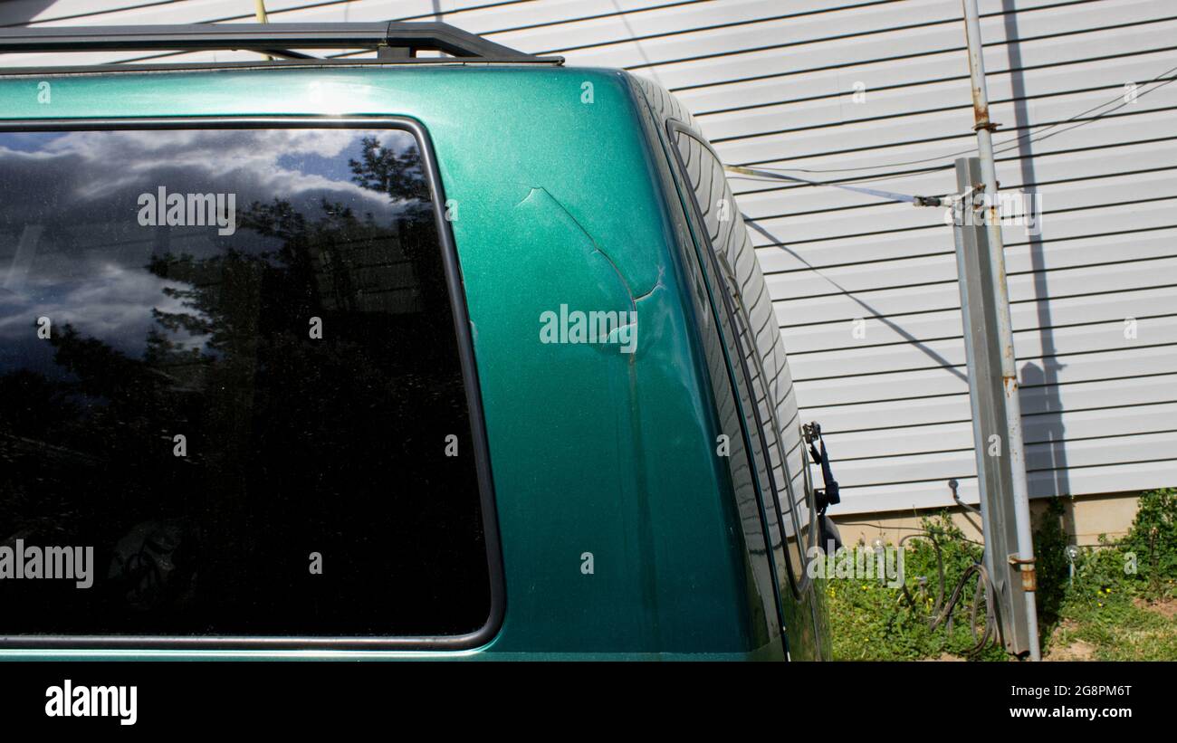 Ein hinterer Dachpfosten auf einem Minivan Stockfoto