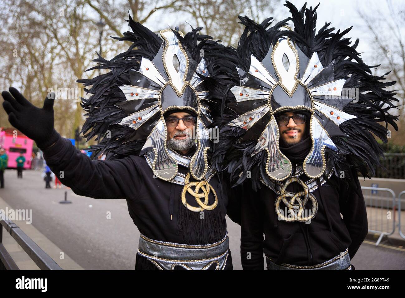 Teilnehmer am London Boroughs Wettbewerb in farbenfrohen Kostümen, London New Year's Day Parade, England, Großbritannien Stockfoto