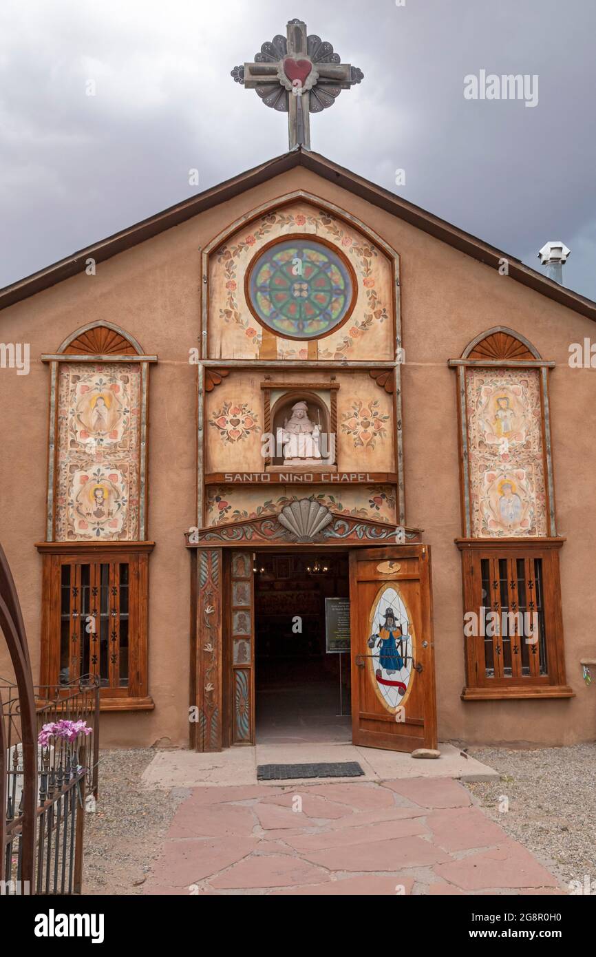 Chimayo, New Mexico - Santo Nino Kapelle in El Santuario de Chimayo, ein römisch-katholischer Wallfahrtsort in den Bergen im Norden von New Mexico. Stockfoto