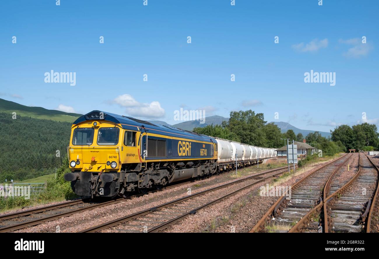 West Highland Line Rail Freight, GB Railfreight's 66740 gesehen bei Bridge of Orchy, arbeitet 6E45 die leeren Aluminiumoxid Tanks nach North Blyth ,21/07/2021 Stockfoto