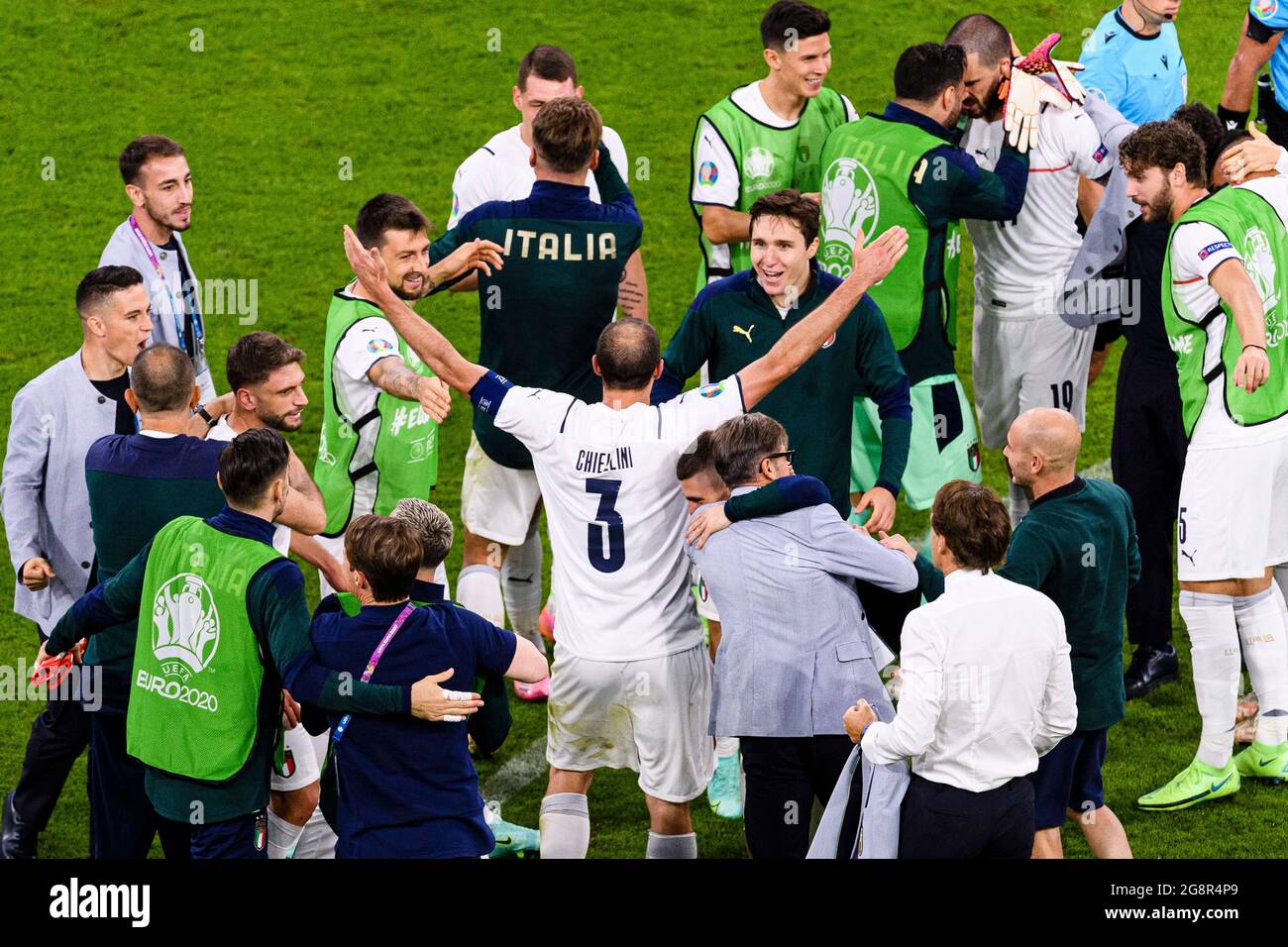 München, Deutschland - 02. Juli: Giorgio Chiellini aus Italien (C) feiert den Sieg Belgiens während des Viertelfinalsspiels der UEFA Euro 2020 Stockfoto