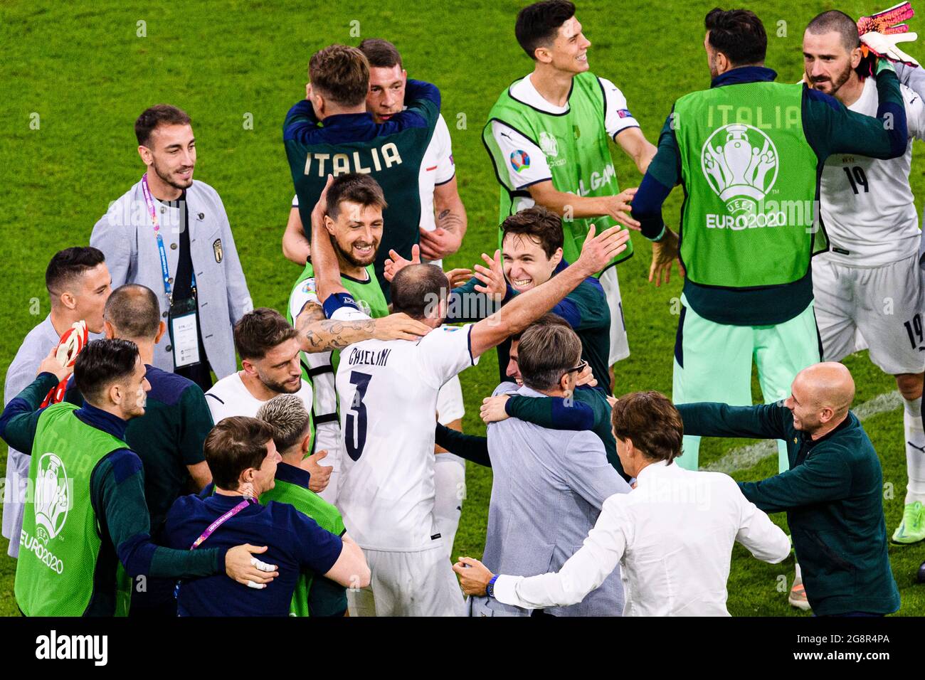 München, Deutschland - 02. Juli: Giorgio Chiellini aus Italien (C) feiert den Sieg Belgiens während des Viertelfinalsspiels der UEFA Euro 2020 Stockfoto