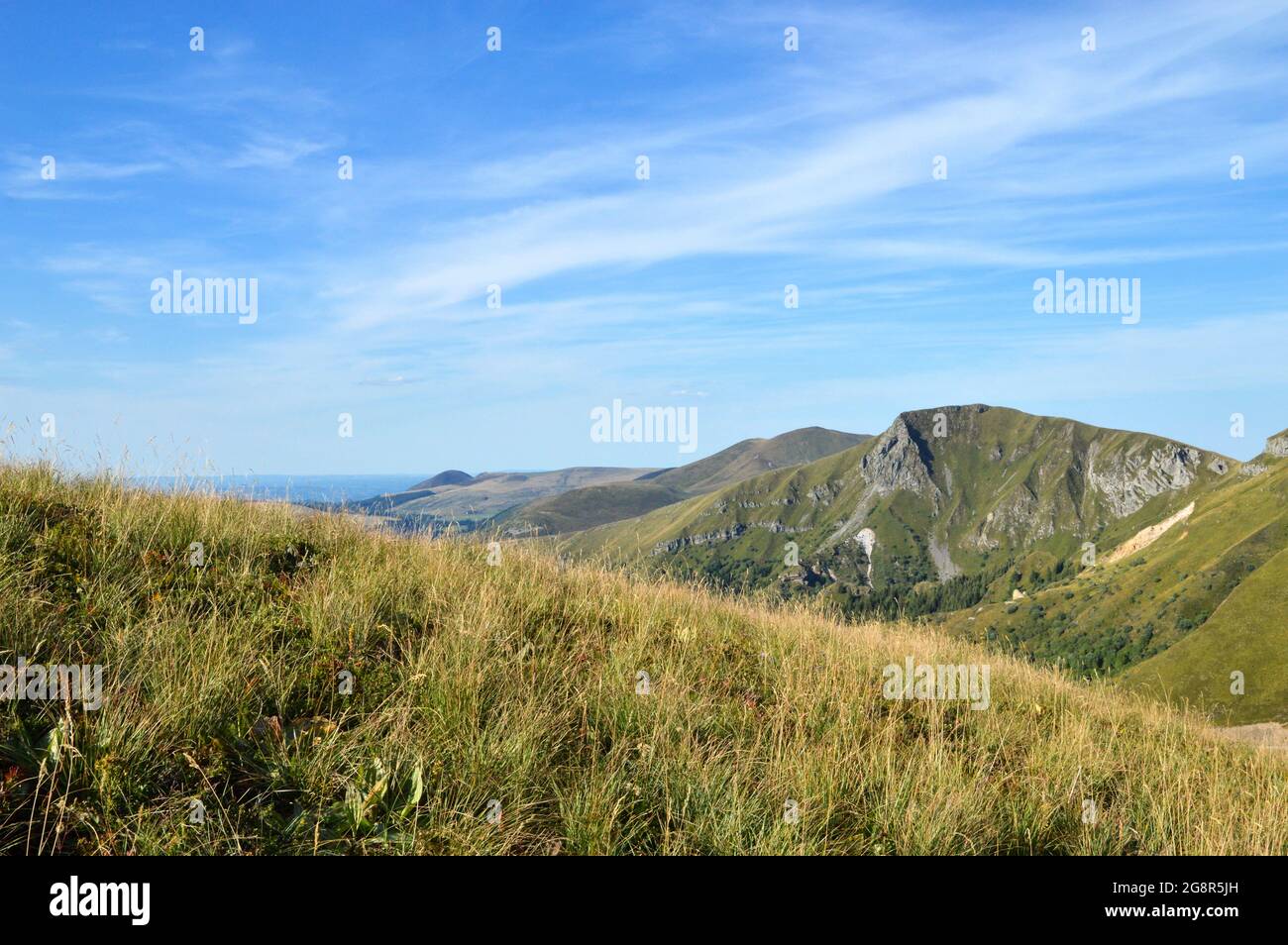 Toller Blick auf den Gipfel eines vulkanischen Berges Stockfoto