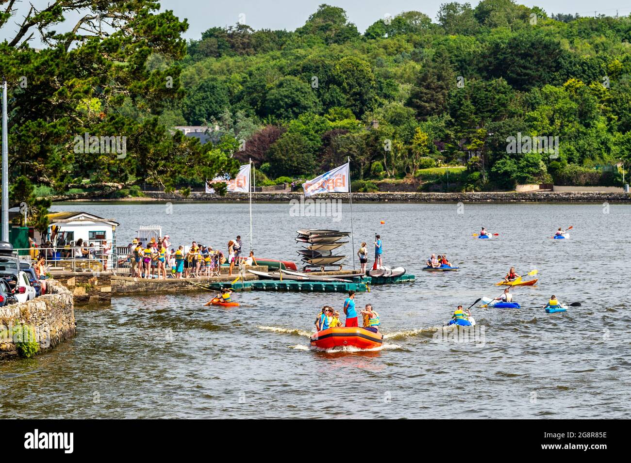 Rossarbery, West Cork, Irland. Juli 2021. West Cork sonnte sich heute an einem weiteren heißen Tag, mit Temperaturen in den hohen 20er Jahren. Viele Urlauber haben das Rossarbery Lagoon Activity Center genossen. Quelle: AG News/Alamy Live News Stockfoto