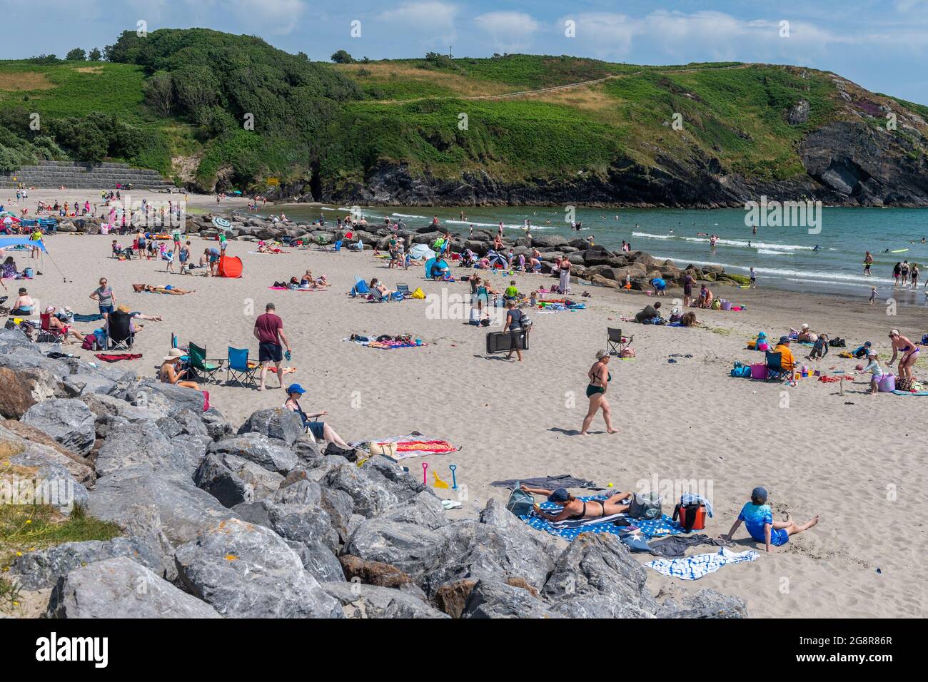 Rossarbery, West Cork, Irland. Juli 2021. West Cork sonnte sich heute an einem weiteren heißen Tag, mit Temperaturen in den hohen 20er Jahren. Das Warren Beach, Rosscarbery, war voller Urlauber. Quelle: AG News/Alamy Live News Stockfoto