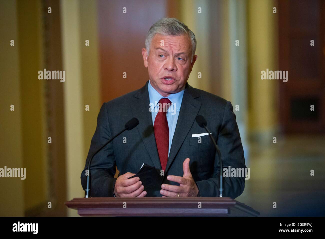 Seine Majestät König Abdullah II ibn Al Hussein, König des Haschemitischen Königreichs Jordanien, hält während einer Fotogelegenheit im US-Kapitol in Washington, DC, am Donnerstag, den 22. Juli 2021, zusammen mit der Sprecherin des Repräsentantenhauses der Vereinigten Staaten, Nancy Pelosi (Demokratin von Kalifornien), eine Rede. Kredit: Rod Lampey/CNP Stockfoto