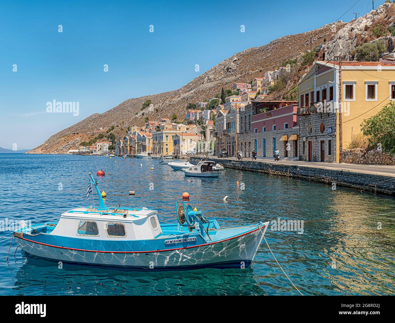 SYMI, GRIECHENLAND - 05. JULI 2021: Symi ist eine griechische Insel und Teil der dodekanischen Inselgruppe. Stockfoto