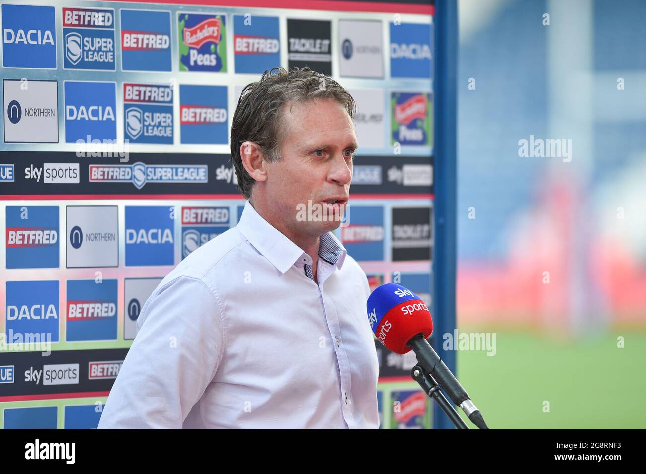 Huddersfield, Großbritannien. Juli 2021. Hull FC Head Coach Brett Hodgson spricht vor der Rugby League Betfred Super League Runde 15 Huddersfield Giants vs Hull FC im John Smith's Stadium, Huddersfield, UK Credit: Dean Williams/Alamy Live News Stockfoto