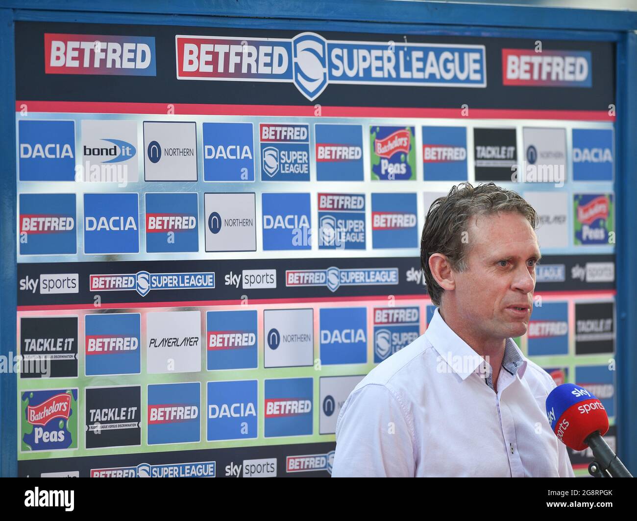 Huddersfield, Großbritannien. Juli 2021. Hull FC Head Coach Brett Hodgson spricht vor der Rugby League Betfred Super League Runde 15 Huddersfield Giants vs Hull FC im John Smith's Stadium, Huddersfield, UK Credit: Dean Williams/Alamy Live News Stockfoto