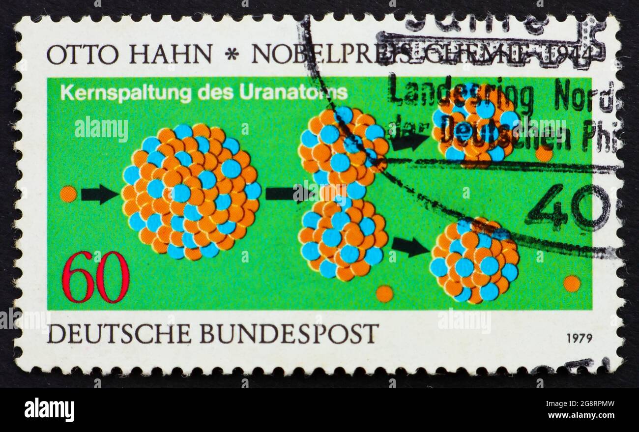 DEUTSCHLAND - UM 1979: Eine in Deutschland gedruckte Briefmarke zeigt Otto Hahns Diagramm zur Spaltung des Urannukleus, Nobelpreisträger für Chemiker Stockfoto