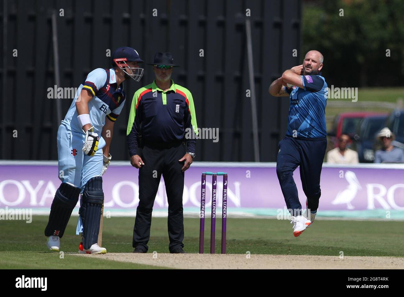 BECKENHAM, GROSSBRITANNIEN. 22. JULI Darren Stevens von Kent bowelt während des Royal London One Day Cup-Spiels zwischen Kent und Durham auf dem County Ground, Beckenham, am Donnerstag, den 22. Juli 2021. (Kredit: Will Matthews | MI News ) Kredit: MI News & Sport /Alamy Live News Stockfoto