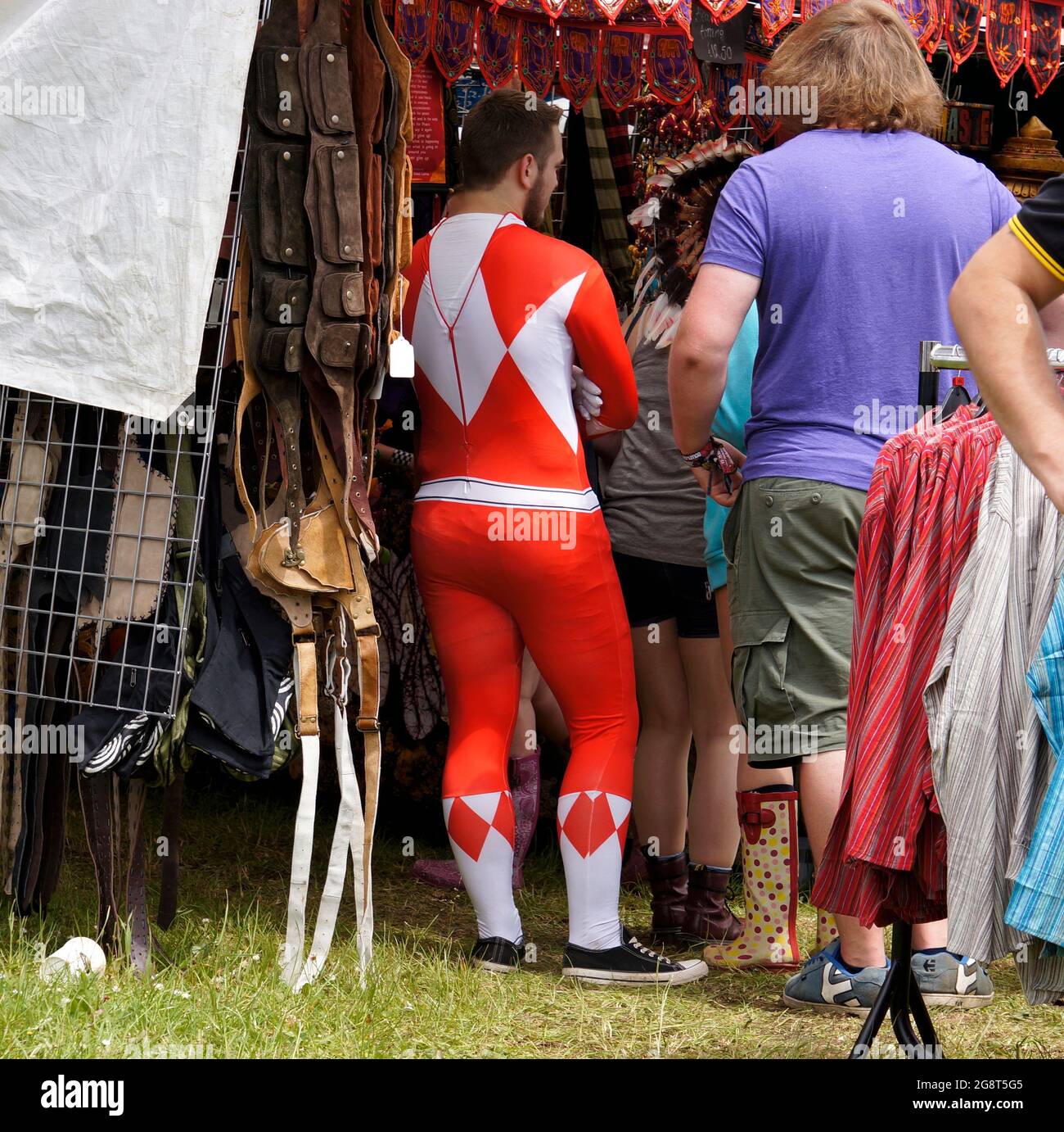 Mann in einem Narrenkostüm Stockfoto