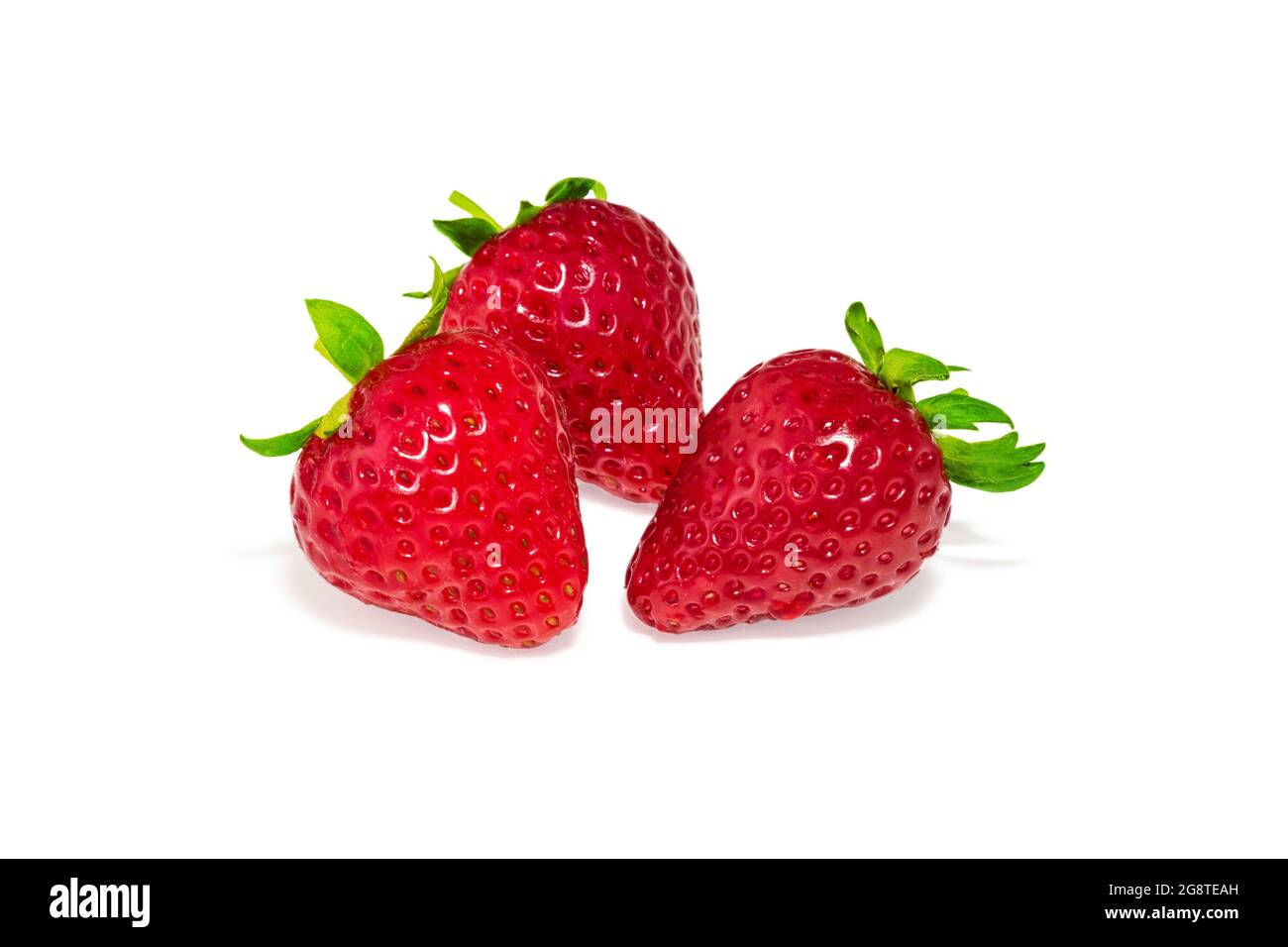 Gruppe von roten Erdbeeren isoliert auf weißem Hintergrund Stockfoto