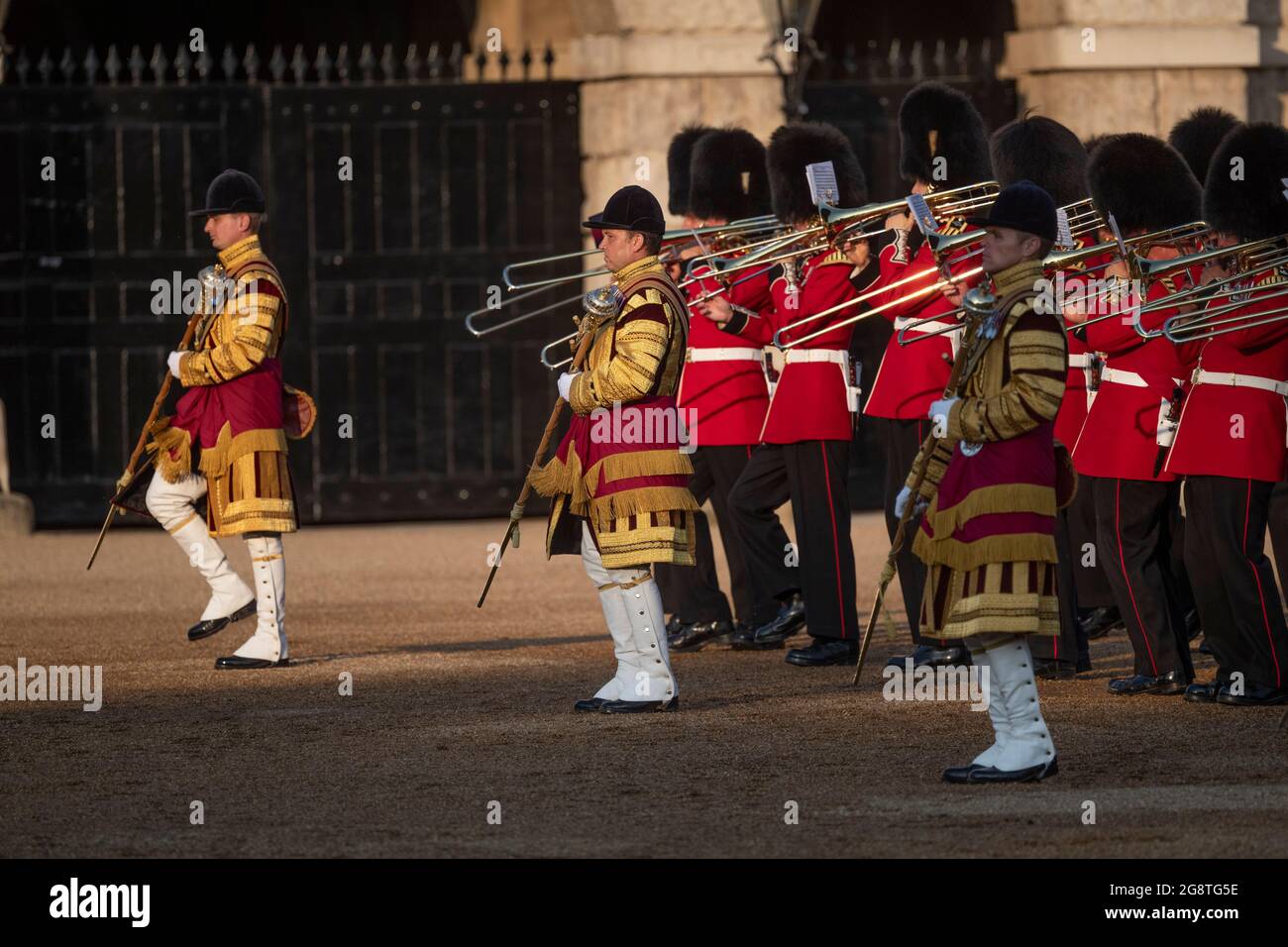 Horse Guards Parade, London, Großbritannien. 22. Juli 2021. Letzter Abend  der Militärmusikspektakel The Sword & the Crown in Horse Guards Parade, der  letzte von 3 Nächten öffentlicher Auftritt der massierten Bands der