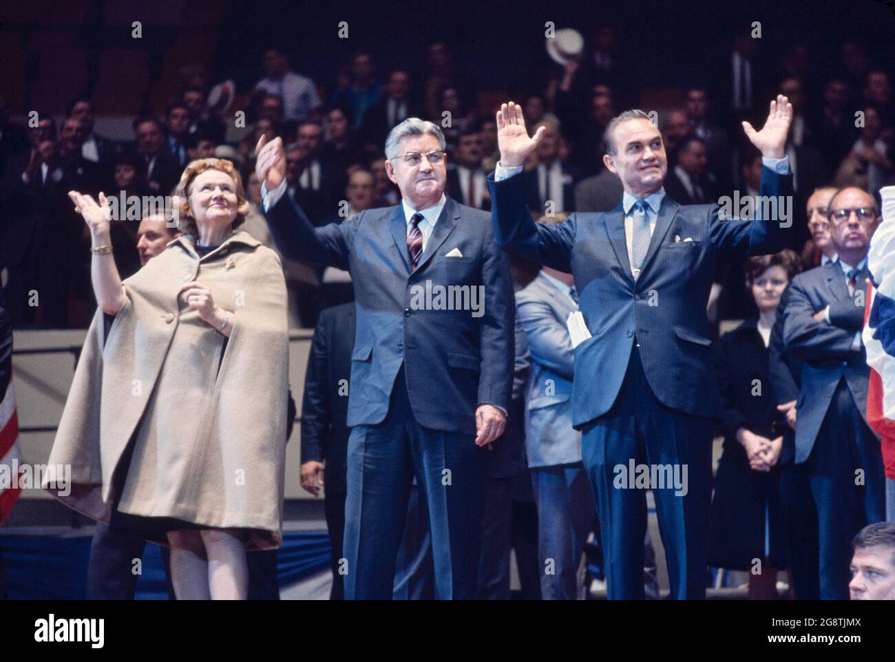 George Wallace und Curtis LeMay auf der Bühne bei seiner Presidential Campaign Rally, Madison Square Garden, New York City, New York, USA, Bernard Gotfryd, Oktober 24,1968 Stockfoto