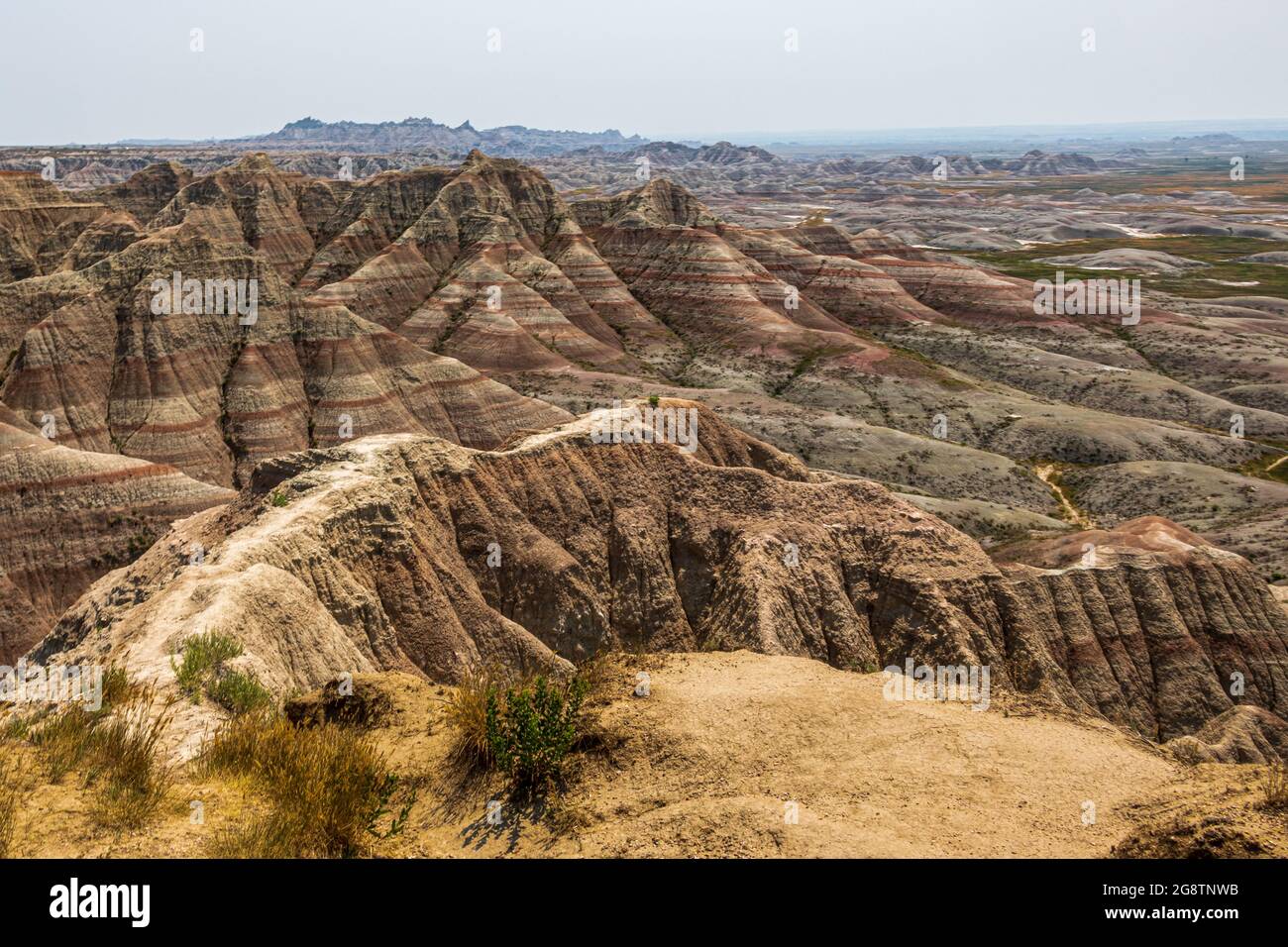 Buttes und Canyons befinden sich im gesamten Badlands National Park Stockfoto